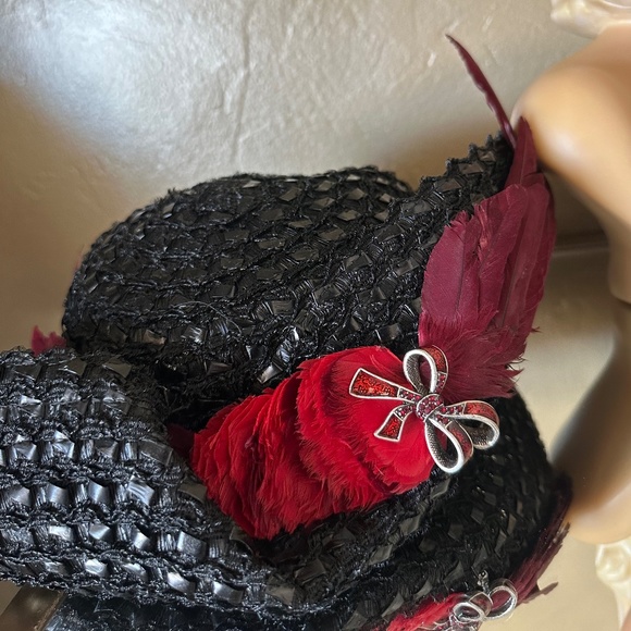 BEGUILING 1940s\' BLACK STRAW WIDE BRIM HAT WITH FEATHER \